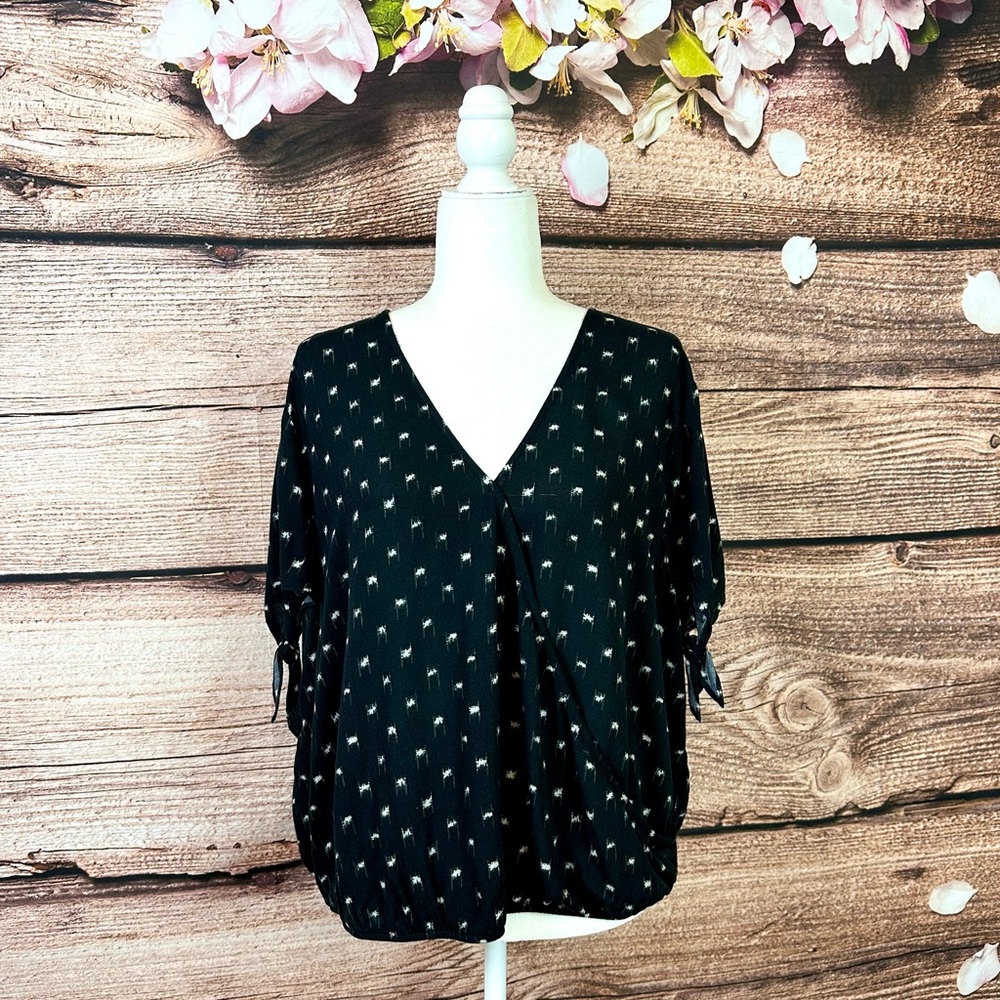 Universal Thread Women’s Rayon Black Abstract Geo… - image 1